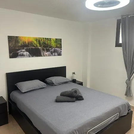 Alexander Home, Cristianos Apartman