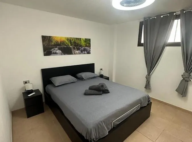 Alexander Home, Cristianos Apartament *